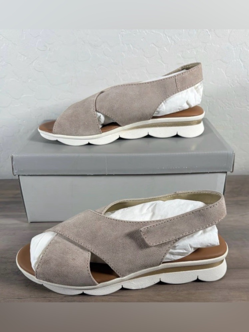 The flexx women’s capri suede sandals in Dune, women’s size 9